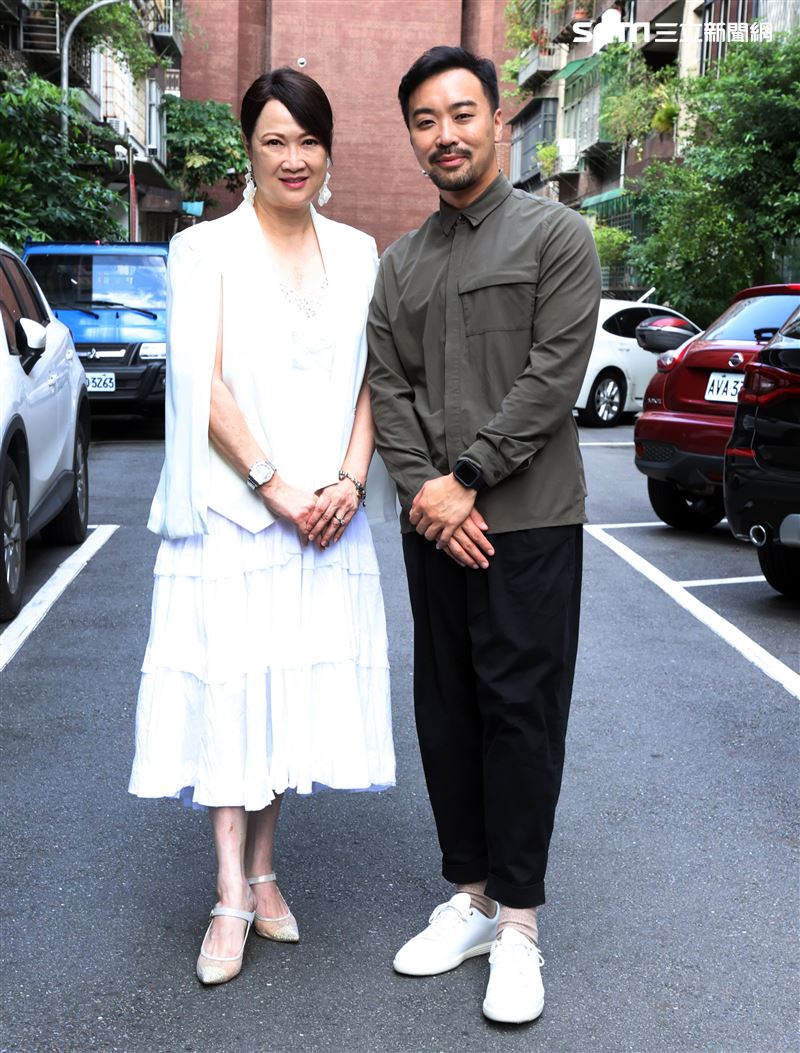「花路阿朱媽」何書銘（導演）、洪慧芳（女主角）。（記者邱榮吉/攝影）