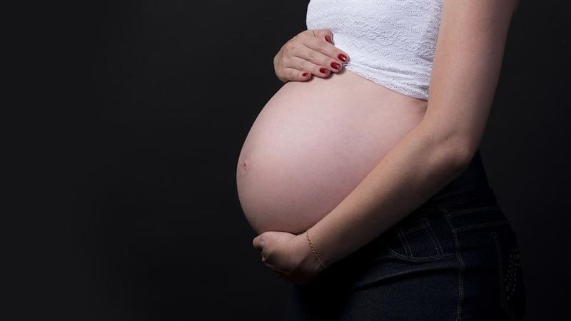 孕婦腹痛以為寶寶壓到　生完才知：大腸癌