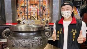 賴銘偉《萬年香火》MV。（圖／星光娛樂提供）