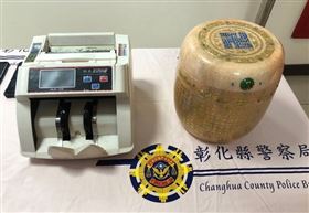 骨灰罈（圖／翻攝畫面）