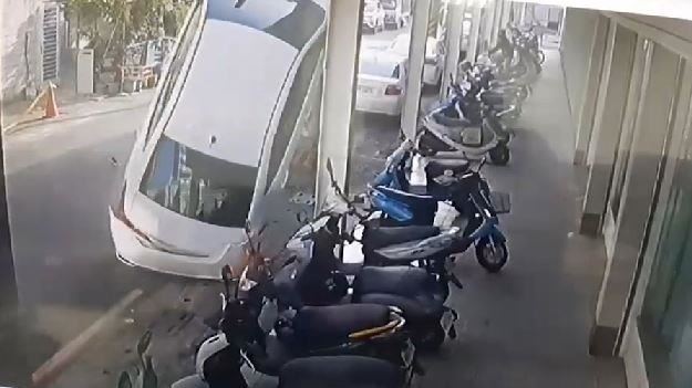 白車暴衝「爬鋼纜」畫面曝！調查結果出爐
