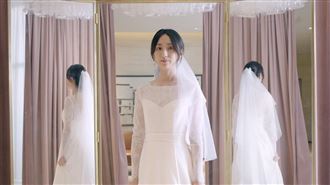 柯佳嬿《想見你》穿婚紗　網燒腦新郎是誰