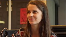 匈牙利正妹遊印度狂被搭訕！台男出手拯救　1年後為愛返台落地生根。（圖／翻攝自Stopkiddinstudio YT）