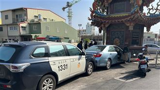 違規男拒檢小巷內狂飆12秒！神明出手GG了