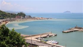 水湳洞漁港及陰陽海（圖／新北市漁業處提供）