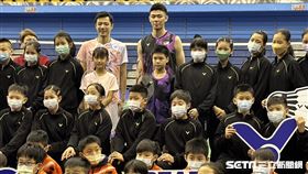 李梓嘉、王子維與小球員分享分享逐夢經驗。（圖／記者蔡厚瑄攝影）