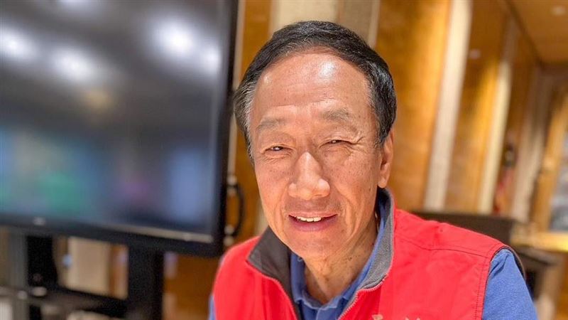 郭台銘外套送暖擴大　永齡：加碼萬件棉被