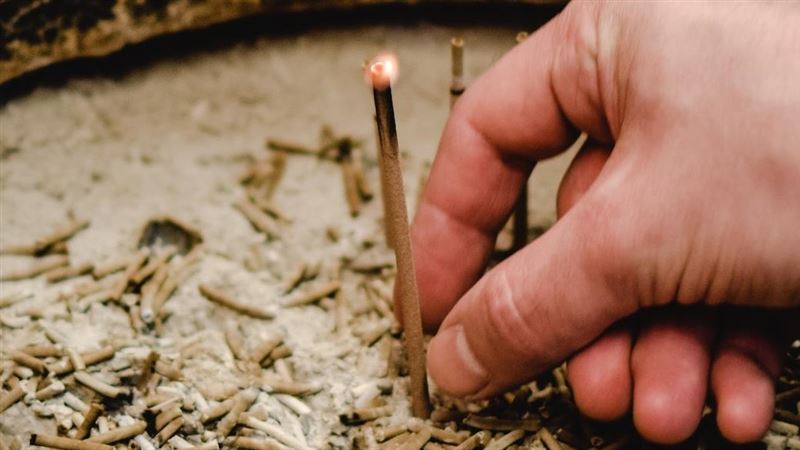 初四是「迎財神」的日子，高宏寓表示，傳說當天灶神會領著各路財神重返人間，故家家戶戶應準備「接風宴」，以誠心恭敬迎接。（圖／pexels）