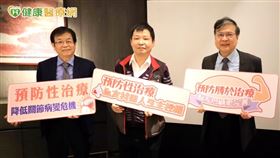 彭慶添醫師（圖左）、周瑞欽理事長（圖中）及三總陳宇欽主任（圖右）共同出席血友病活動。