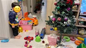 「聖誕樹要下雪」...2歲兒1舉動媽媽秒崩潰　畫面曝光1.8萬人笑翻。（圖／翻攝自我愛全聯-好物老實説 臉書）