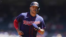 ▲柯瑞亞（Carlos Correa）23日接受大都會的體檢，若報告沒問題，與大都會的合約將在聖誕節前生效。（圖／美聯社／達志影像）