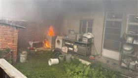 洗衣機竄火，烘衣機，同時使用，起火，後院(圖／翻攝畫面)