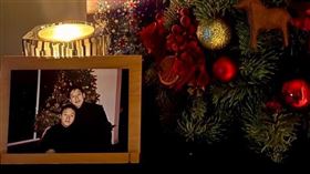 ▲來到張國榮最愛的聖誕節，唐鶴德也再度曬出兩人昔日甜蜜舊照讓網友十分心疼。（圖／翻攝自唐鶴德IG）