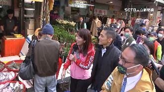 吳怡農現身市場拜票　香港粉絲熱情力挺