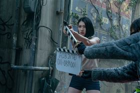 《今際之國的闖關者2》三吉彩花。（圖／Netflix提供）