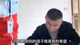 10月嬰遺愛人間！父母淚捐眼角膜給2歲童　遺體成大體老師。（圖／翻攝自微博）