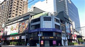 桃園市2023年「地王」仍由桃園區中正路與復興路口之商業區角地(桃園段武陵小段91-4地號)蟬聯，已連續17年為最高宗地，公告土地現值為每平方公尺46萬元，與2022年度每平方公尺45萬元相較，每平方公尺上漲約1萬元。(圖/桃園市政府)