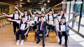 台北富邦銀行創新發起「羽翼分行－身心障礙學生金融培力計畫」，透過金融培力幫助特教班同學提前做好就業準備，並結合分行實習讓學生融入真實職場與社區，使大眾更有機會看見身心障礙學生的能力，增加他們未來被職場接納的可能。（圖／北富銀提供）