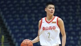 南山當家前鋒葉惟捷狂轟5顆三分彈，繳出全場最高的23分。（圖／高中體總提供）