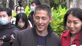 吳怡農赴草埔市場北市議員許淑華陪同