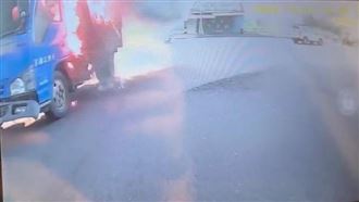 台88橋下竟有「烈火戰車」路人全嚇壞