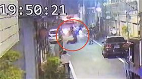 男鐮刀砍姪遭警開15槍亡！開槍對峙畫面曝