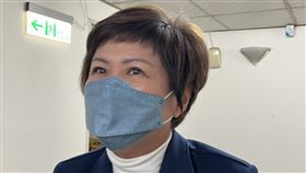 高市藍綠議長人選未定  陸淑美繳議員同意書高雄市正、副議長選舉將於25日舉行，但國民黨與民進黨人選至今未定。爭取參選議長的國民黨籍現任副議長陸淑美19日表示，已向市黨部繳交其他議員對她的支持同意書。中央社記者蔡孟妤攝  111年12月19日