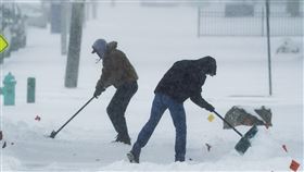 風暴連3天冰封美國　50萬戶寒冷摸黑過耶誕（圖／美聯社／達志影像）