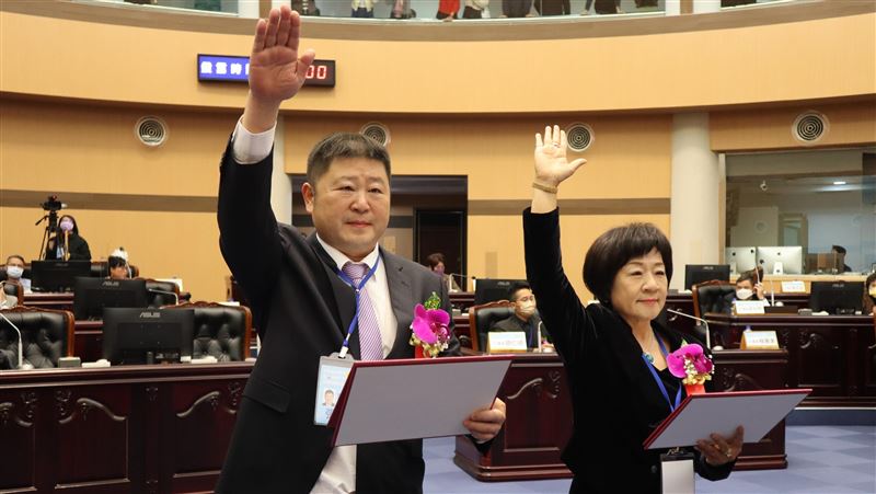 藍營6人跑票　花議長張峻連任秒退國民黨