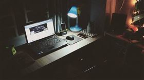 《地獄少女》流傳「地獄通信」的都市傳說。（示意圖／翻攝自pexels）