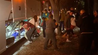 耶誕夜巴士運移民丟賀錦麗門口　白宮譴責