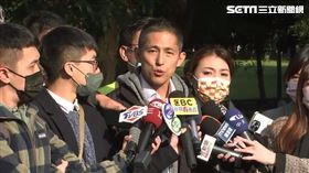 吳怡農路口拜票會前受訪顏若芳陪同