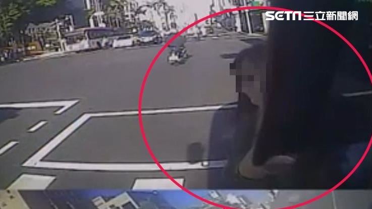 台中客運司機狠毆港女　影像曝光公布懲處