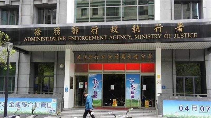 保時捷男拒酒測裝沒事　不繳罰款遭扣薪