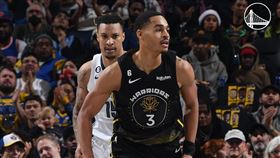 勇士波爾（Jordan Poole）猛轟32分獵熊，成為隊史第3位能在聖誕大戰飆破30分的球員。（圖／翻攝自勇士推特）