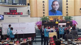 台南市正副議長選舉台南市正副議長選舉25日上午在台南市議會議事廳舉行。中央社記者張榮祥台南攝  111年12月25日