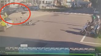 竹科警執勤遭小黃撞飛　空中翻轉重摔落地