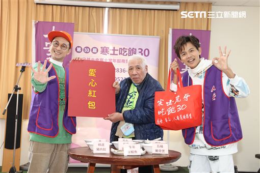 浩角翔起任「寒士吃飽30」愛心大使，送上年菜佳餚關懷弱勢團體。（記者邱榮吉/攝影）