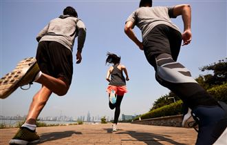 瘋路跑當心痔瘡破裂！他肛門劇痛竟已脫垂