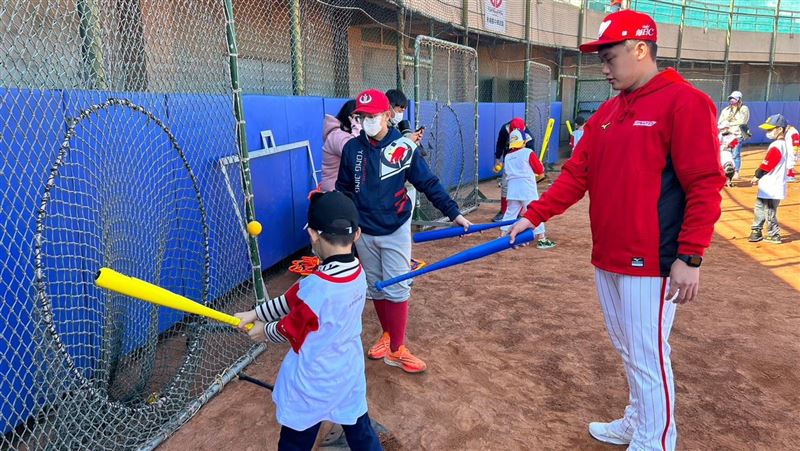 「勇靖少年棒球日」頂新推廣家鄉社區棒球