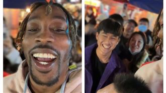 魔獸逛夜市遇粉絲生日　下1舉動嗨翻全場