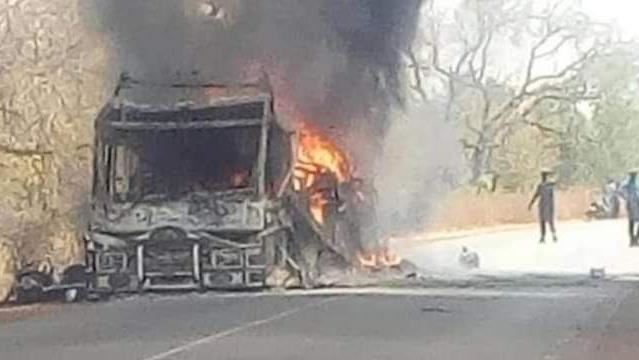 布吉納法索巴士壓地雷爆炸　至少10死5傷