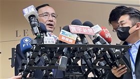 朱立倫：國民黨要展現決心  會團結一致國民黨主席朱立倫（左）25日表示，國民黨現在要展現為人民拚好日子的決心，後續還有兩場延長賽補選，會團結一致。中央社記者葉臻攝  111年12月25日