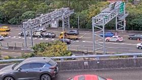國道1號北上圓山交流道前車禍意外。（圖／取自國道網）
