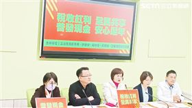 跨派系立委陳素月、黃秀芳、莊競程、許智傑、劉世芳等人上午召開記者會，呼籲全民普發現金。(圖/記者盧素梅攝影)
