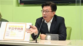 民進黨立委郭國文則說，他身為財委會立委必須再次提醒大家，這絕對不是對台灣最有利的做法。（圖／翻攝自郭國文臉書）