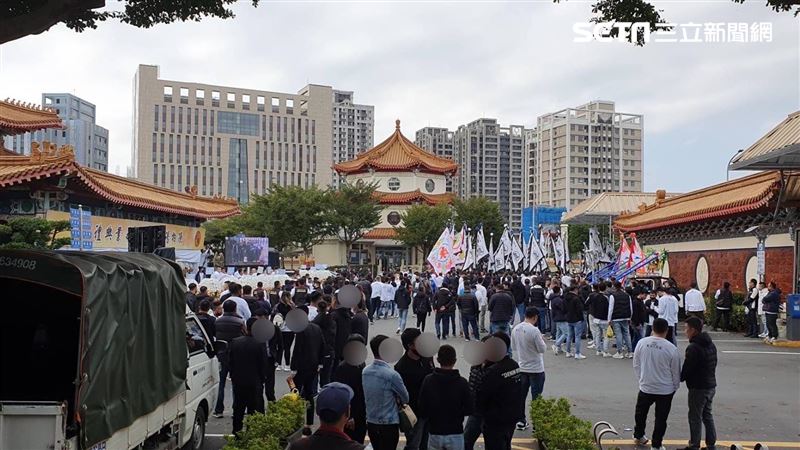 廟會傳奇「陳柏陽」亡　公祭千黑衣人弔唁