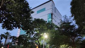 高雄市2023年公告土地現值平均調幅3.38％，2023年高雄市最高地價區段仍由大遠百百貨公司連續蟬聯第10年，公告土地現值為每平方公尺58萬元（圖／資料照）