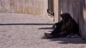 （圖／pexels）窮,遊民,窮人,貧窮,乞討