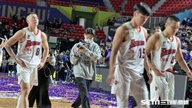 高雄鋼鐵人作客不敵新竹攻城獅，慘吞5連敗。（圖／記者蔡厚瑄攝影）